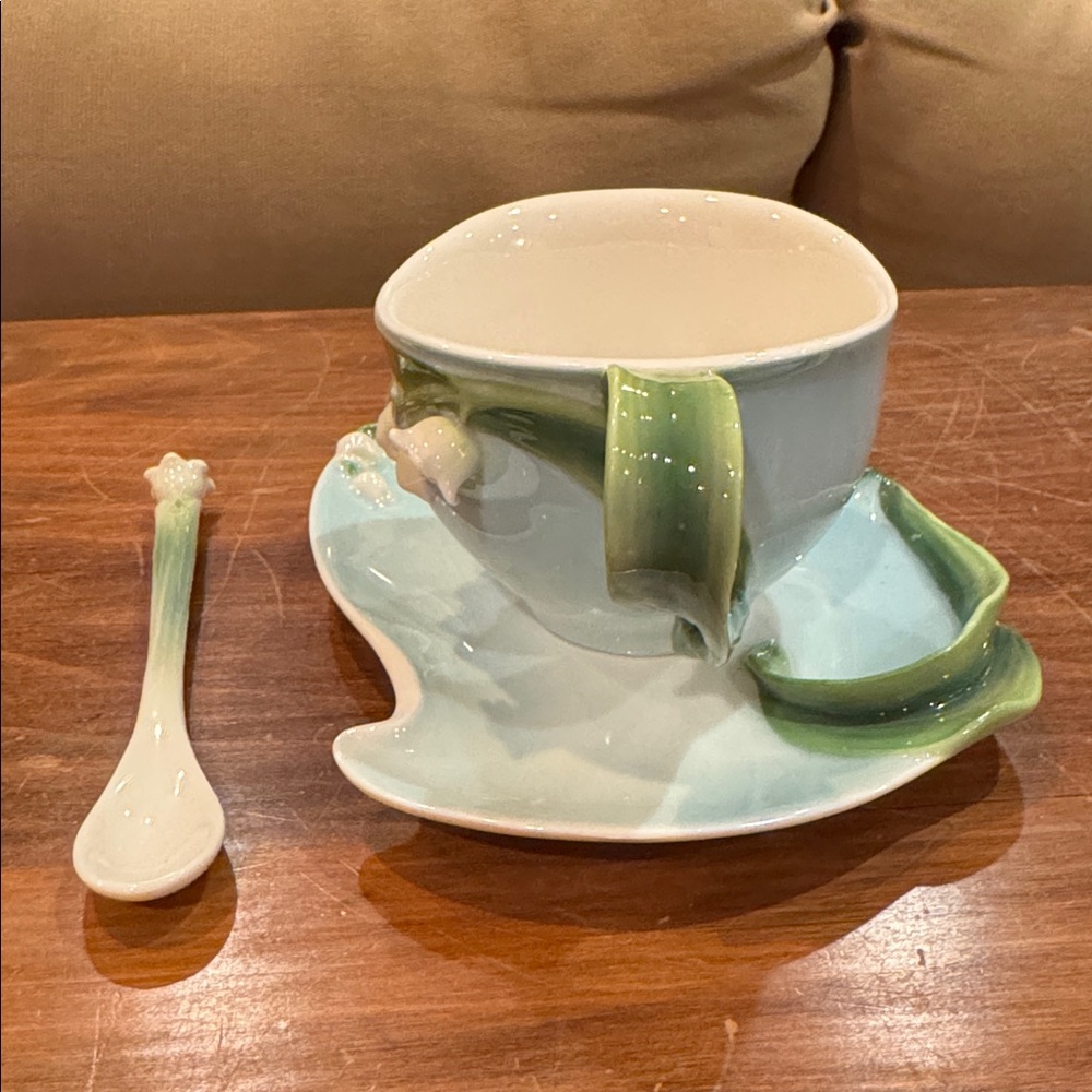NWOT Two’s Company Teacup Saucer Spoon Set Garden Tea Cottagecore Lily Of Valley - Picture 3 of 13